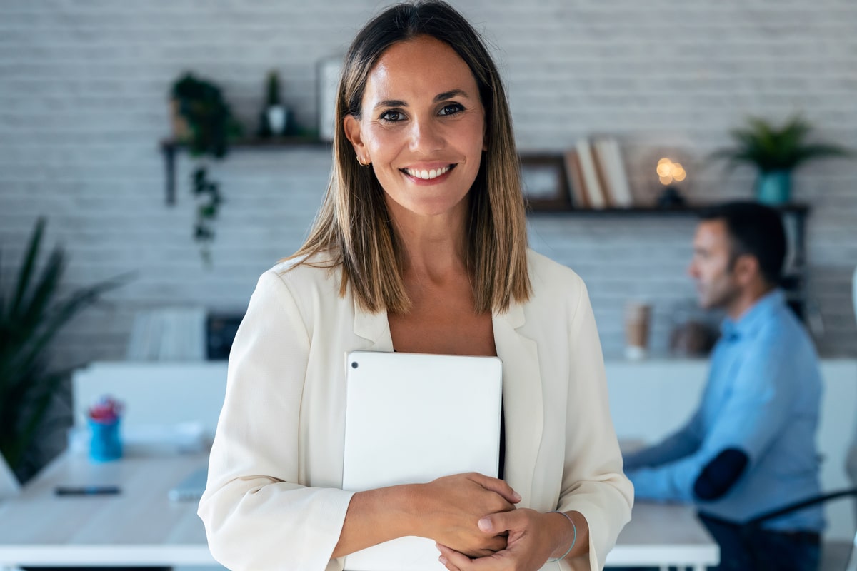 businesswoman-looking-at-camera-while-holding-digi-2024-09-12-18-00-08-utc-min businesswoman-looking-at-camera-while-holding-digi-2024-09-12-18-00-08-utc-min